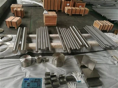 Verschiedene Spezifikationen von Schmiedeteilen aus Titanlegierung, die zur Auslieferung bereitst...